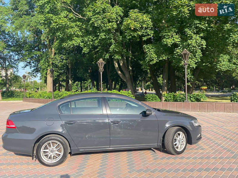 Седан Volkswagen Passat 2012 в Звягеле