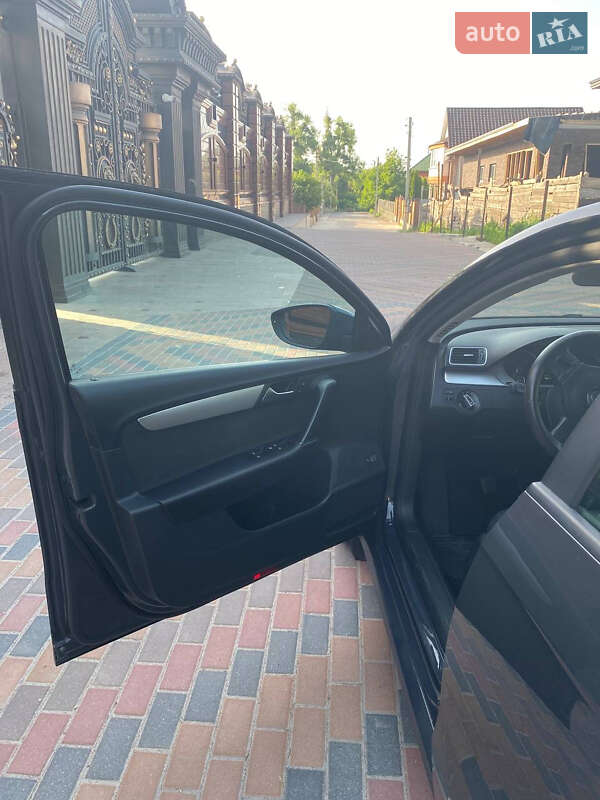 Седан Volkswagen Passat 2012 в Звягеле