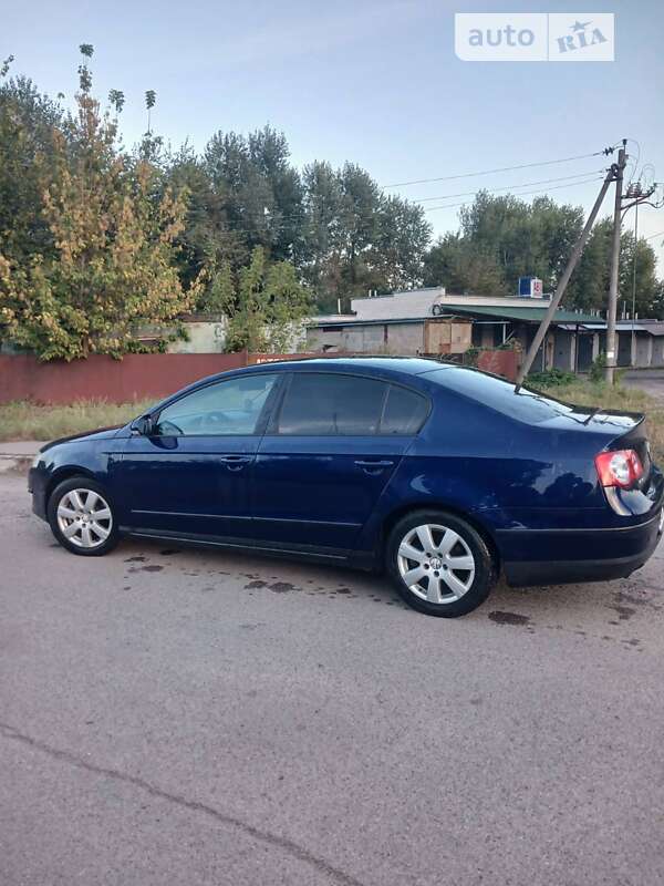 Седан Volkswagen Passat 2005 в Чернігові