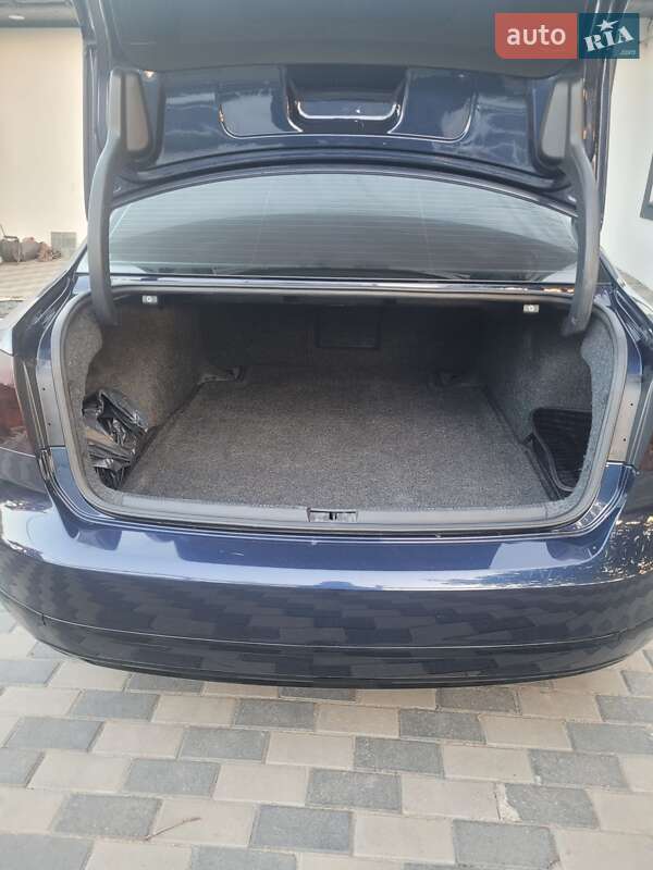 Седан Volkswagen Passat 2014 в Запоріжжі