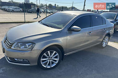 Седан Volkswagen Passat 2014 в Киеве