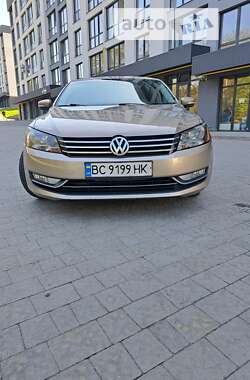 Седан Volkswagen Passat 2015 в Новояворовске