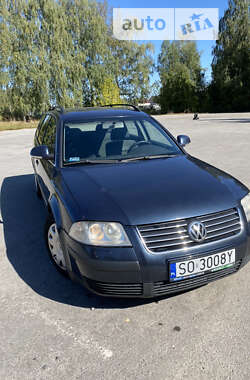 Універсал Volkswagen Passat 2004 в Звягелі