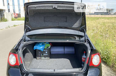 Седан Volkswagen Passat 2008 в Киеве