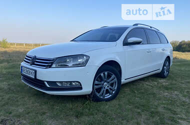 Універсал Volkswagen Passat 2011 в Жмеринці