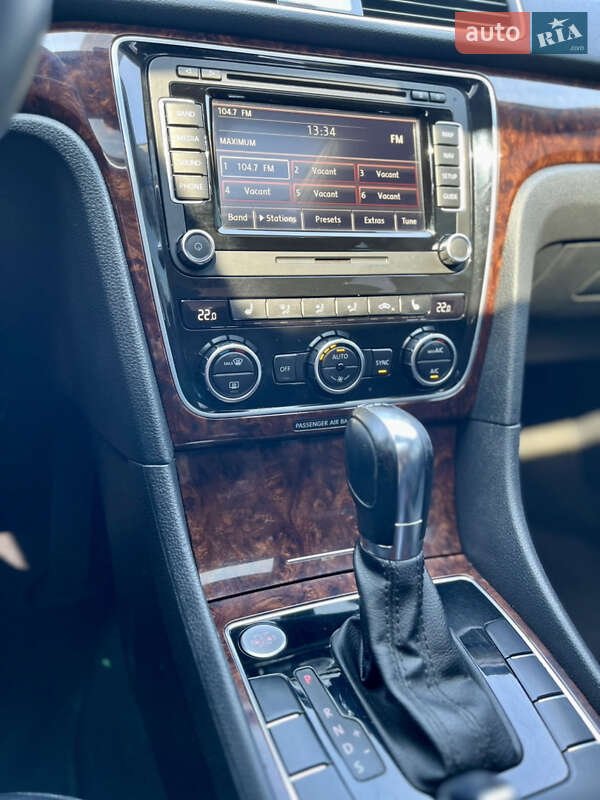 Седан Volkswagen Passat 2012 в Івано-Франківську