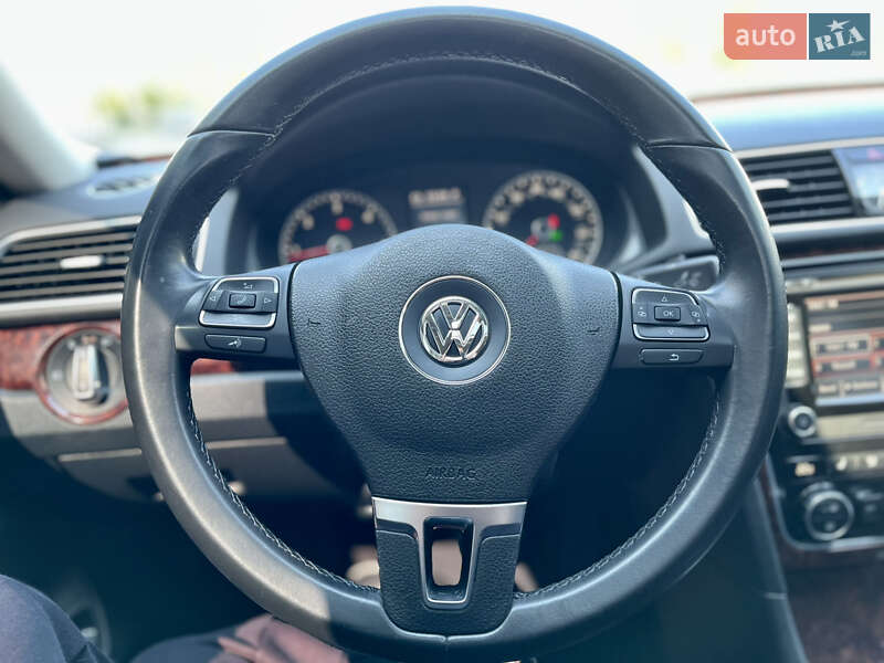 Седан Volkswagen Passat 2012 в Івано-Франківську