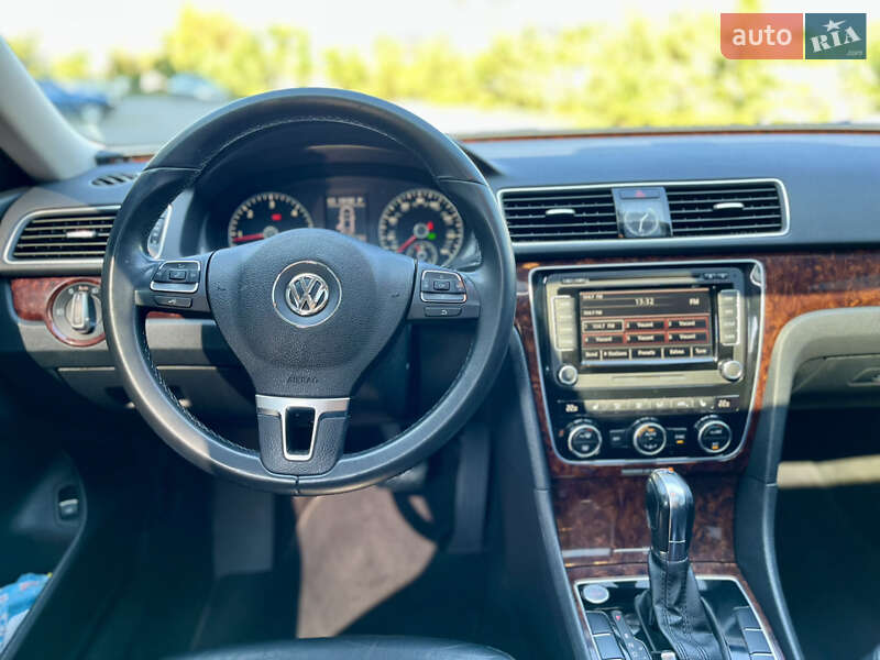 Седан Volkswagen Passat 2012 в Івано-Франківську