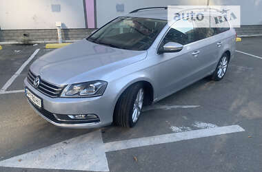 Універсал Volkswagen Passat 2011 в Києві