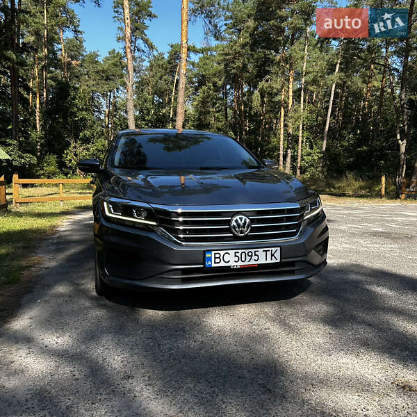 Седан Volkswagen Passat 2020 в Жовкве