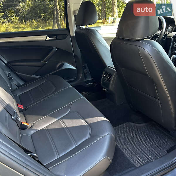 Седан Volkswagen Passat 2020 в Жовкве