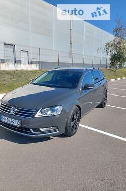 Універсал Volkswagen Passat 2012 в Рівному