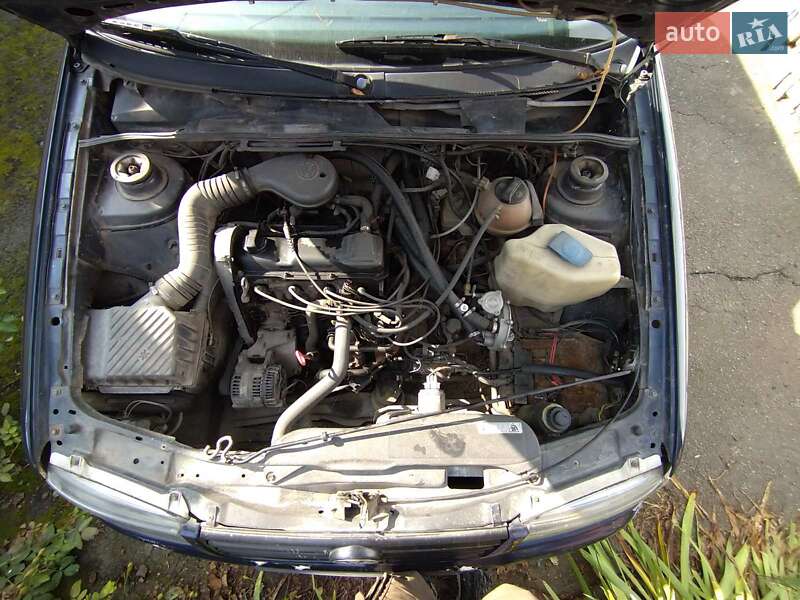 Седан Volkswagen Passat 1994 в Львове