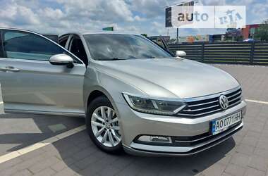 Седан Volkswagen Passat 2015 в Мукачево