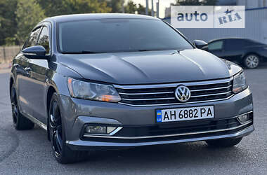 Седан Volkswagen Passat 2017 в Днепре