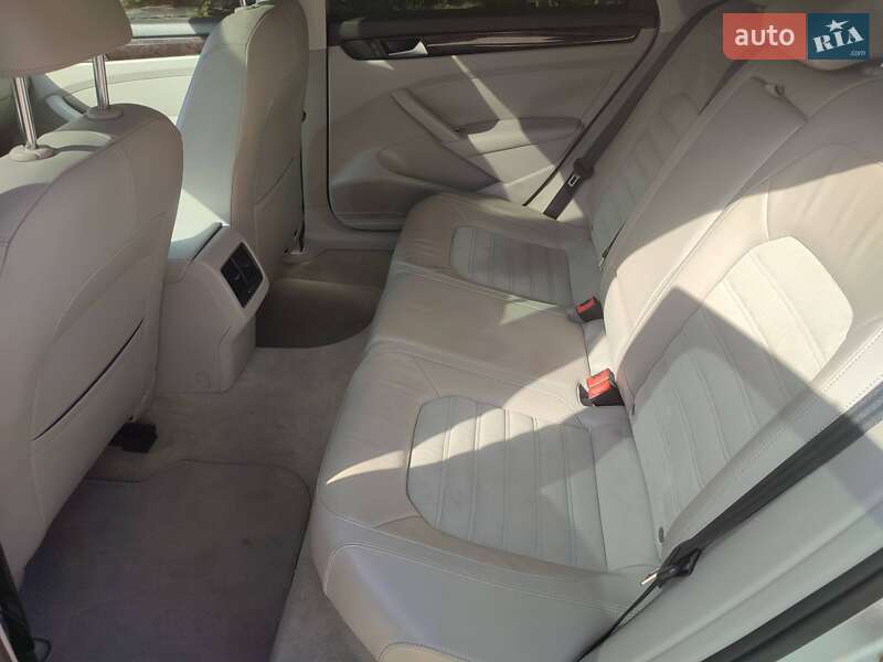 Седан Volkswagen Passat 2013 в Виннице