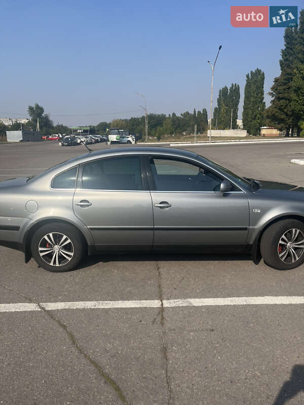 Седан Volkswagen Passat 2002 в Чернівцях