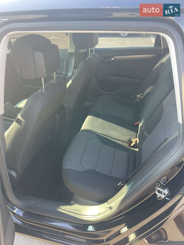 Универсал Volkswagen Passat 2011 в Киеве