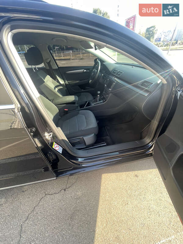 Универсал Volkswagen Passat 2011 в Киеве