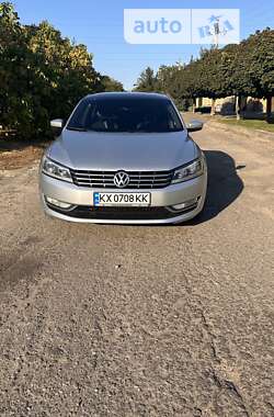 Седан Volkswagen Passat 2014 в Харкові