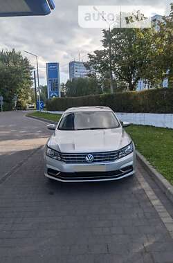 Седан Volkswagen Passat 2016 в Львове