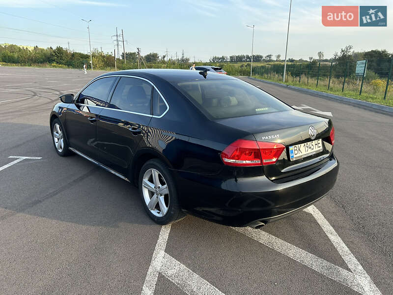 Седан Volkswagen Passat 2012 в Ровно