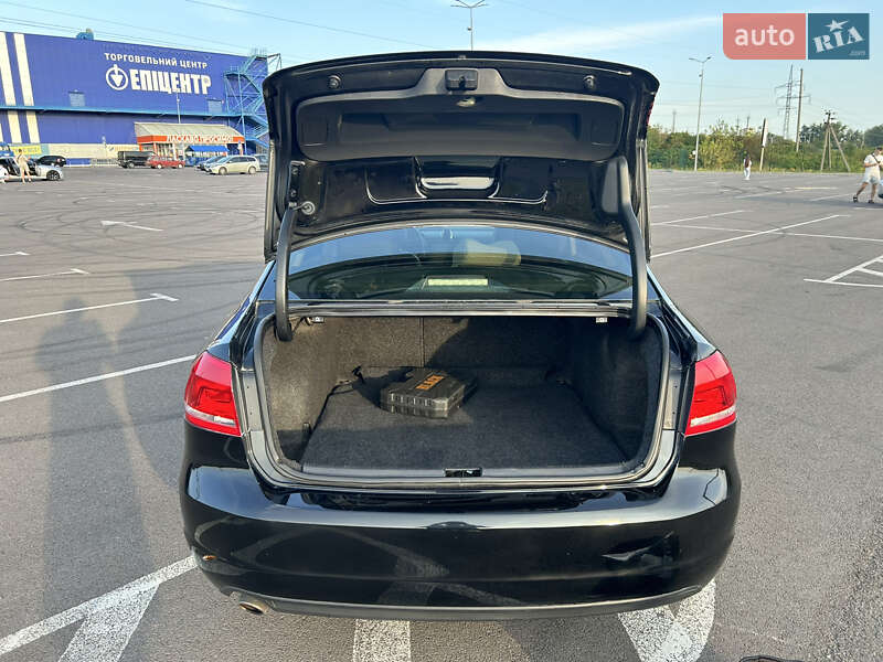 Седан Volkswagen Passat 2012 в Ровно