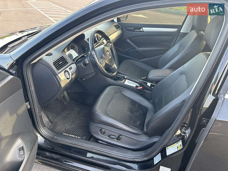 Седан Volkswagen Passat 2012 в Ровно