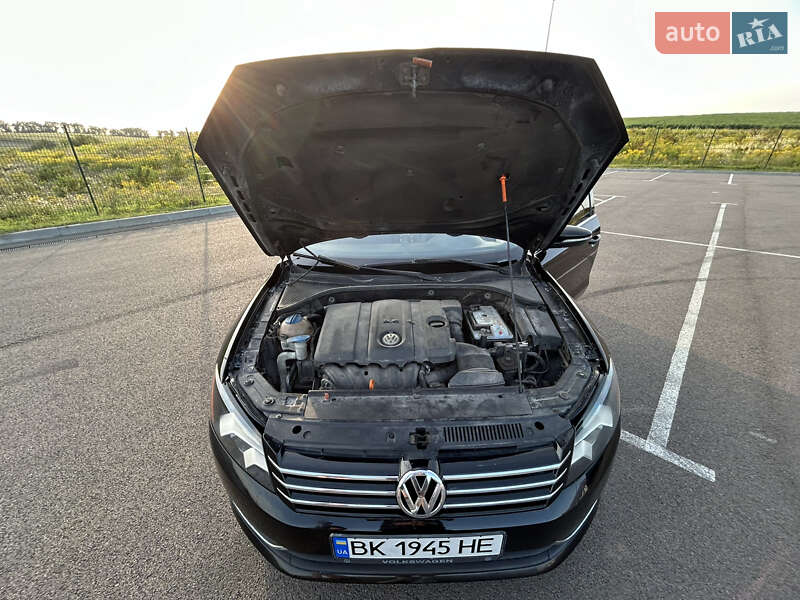 Седан Volkswagen Passat 2012 в Ровно