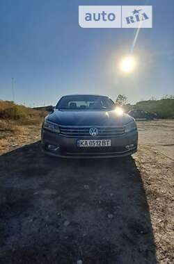 Седан Volkswagen Passat 2017 в Киеве