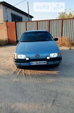 Седан Volkswagen Passat 1990 в Кременчуці