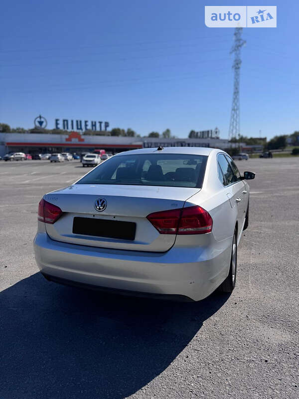 Седан Volkswagen Passat 2012 в Києві
