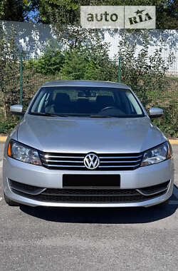 Седан Volkswagen Passat 2012 в Києві