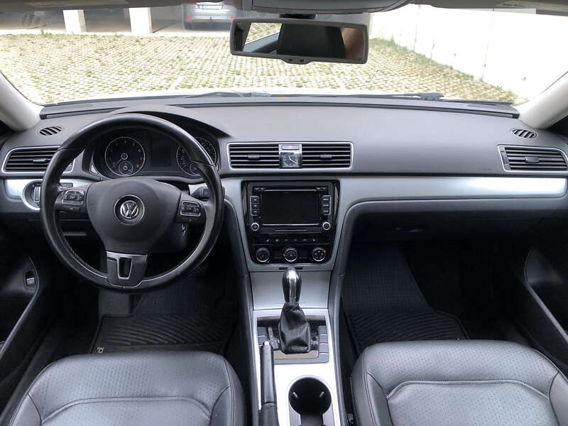 Седан Volkswagen Passat 2012 в Києві