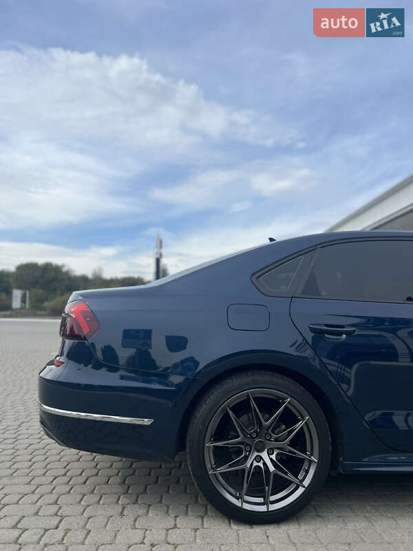Седан Volkswagen Passat 2018 в Мостиске