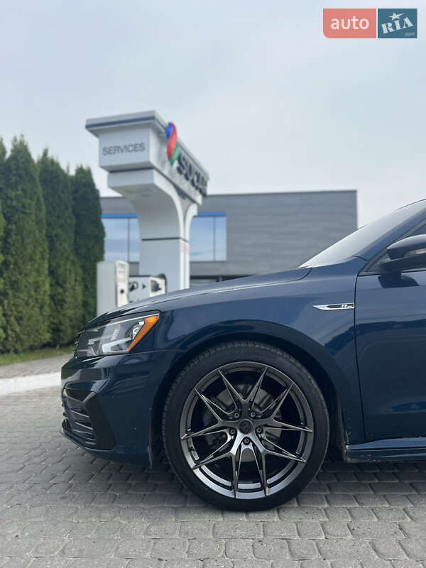 Седан Volkswagen Passat 2018 в Мостиске