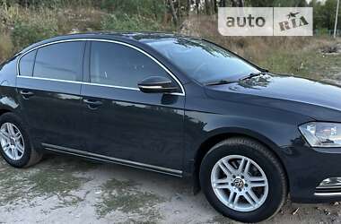 Седан Volkswagen Passat 2013 в Киеве