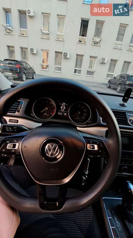 Седан Volkswagen Passat 2017 в Одессе