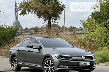 Седан Volkswagen Passat 2016 в Киеве