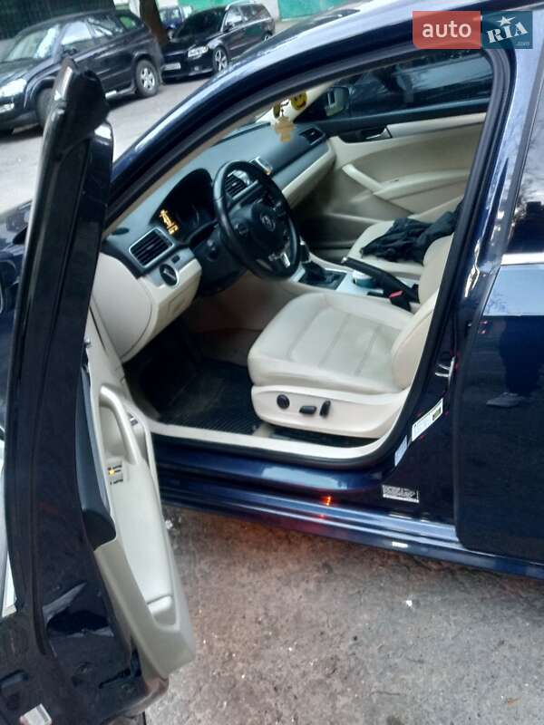 Седан Volkswagen Passat 2013 в Львове