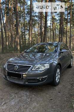 Седан Volkswagen Passat 2006 в Лебедині