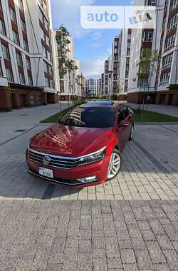 Седан Volkswagen Passat 2017 в Ивано-Франковске