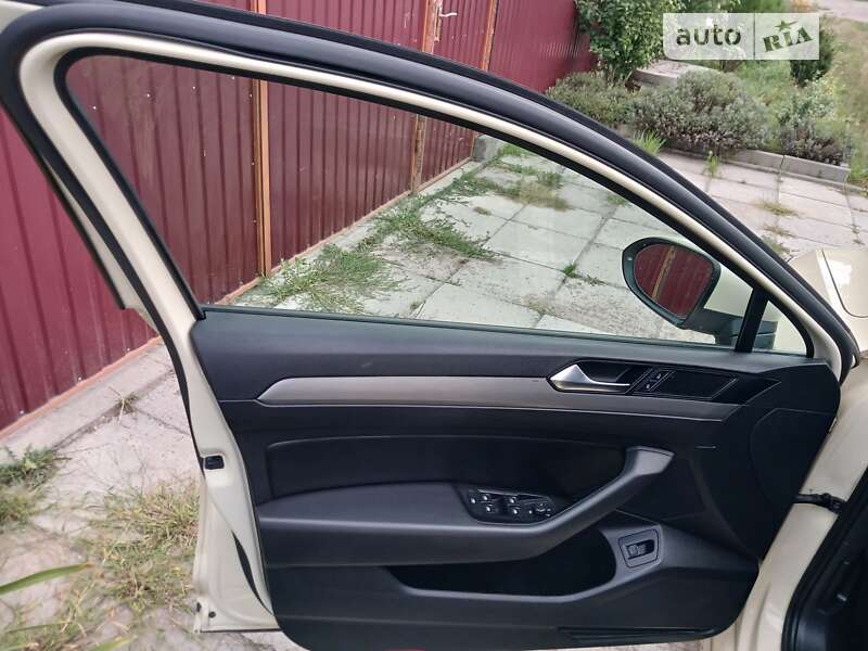 Универсал Volkswagen Passat 2017 в Житомире