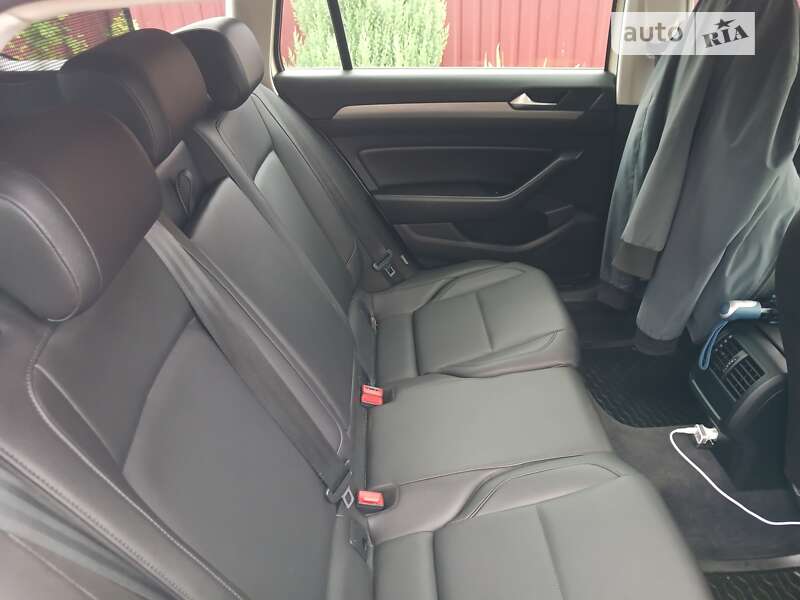 Универсал Volkswagen Passat 2017 в Житомире