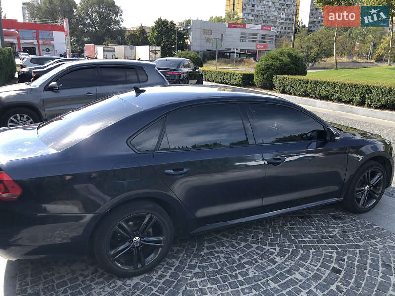 Седан Volkswagen Passat 2013 в Днепре