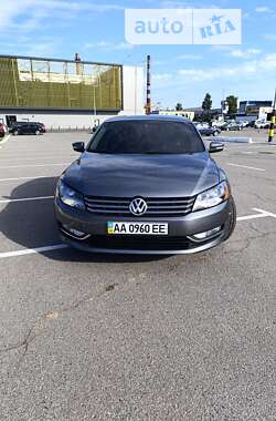 Седан Volkswagen Passat 2015 в Киеве