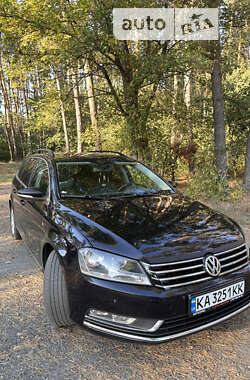 Універсал Volkswagen Passat 2012 в Києві