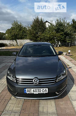 Седан Volkswagen Passat 2012 в Києві