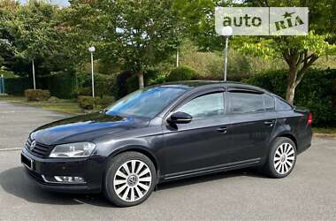 Седан Volkswagen Passat 2011 в Днепре