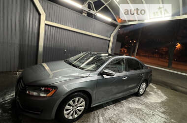 Седан Volkswagen Passat 2013 в Харкові